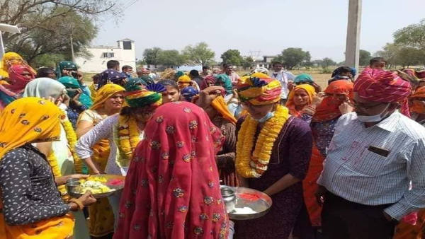  हाईवे पर ही पहुंच गए ग्रामीण