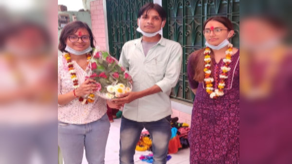  घर-घर जाकर लिया आशीर्वाद