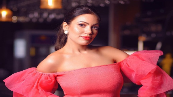 मेरे शरीर को छूना उसके लिए उचित है मेरे शरीर को छूना उसके लिए उचित है