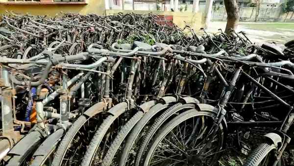 लॉकडाउन के दौरान प्रवासी मजदूर छोड़ गए 400 साइकिल