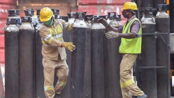 गिद्ध बन गये हैं मुनाफाखोर