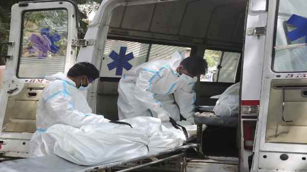 अंतिम संस्कार के लिए करना पड़ रहा लंबा इंतजार