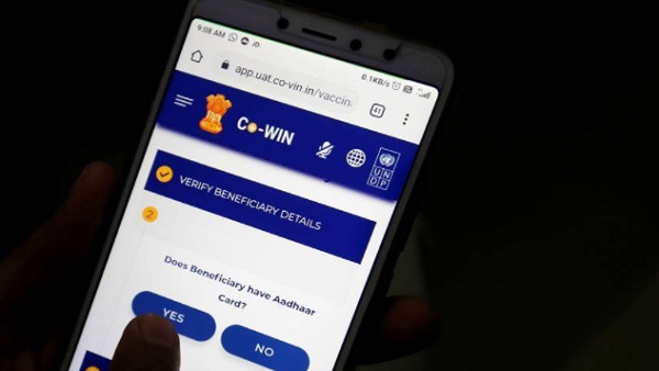 नेता भी उठा चुके हैं वैक्सीन सर्टिफिकेट पर पीएम मोदी की फोटो पर आपत्ति