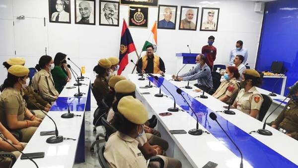 डीसीपी त्रिपाठी को कैसे जानता था शख्स?