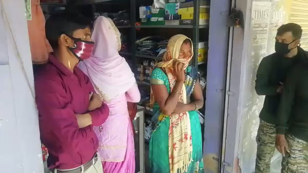 तीन घंटे बंद रही मां बेटी