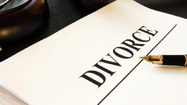 पति ने मांगा तलाक