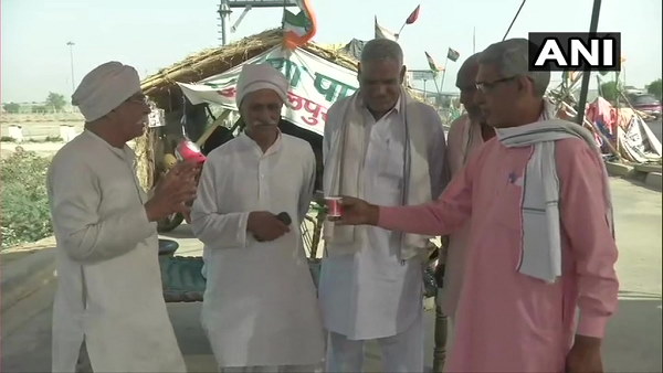 Haryana Farmers protesting in Palwal against Farm Laws, KMP-KGP blocked 