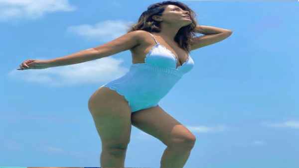 हिना खान से फैन ने कहा इतनी गर्मी में आपकी हॉटनेस मार डालेगी, मैं केस करूंगा, 