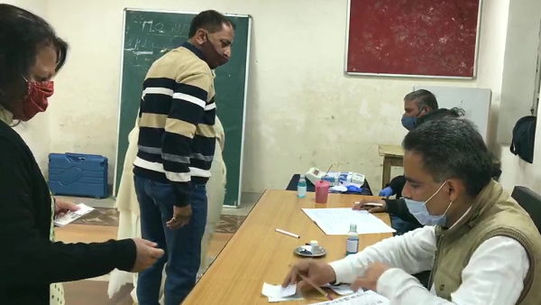 Himachal Pradesh municipal corporation elections Voting today, voters cast their votes