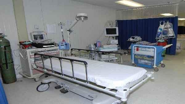 महिला का करुण पुकार सुनकर नारायण राव ने छोड़ दिया अपना बेड 