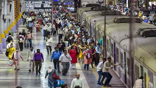 प्लेटफॉर्म टिकट की कीमत बढ़ाने से भी नहीं बना काम