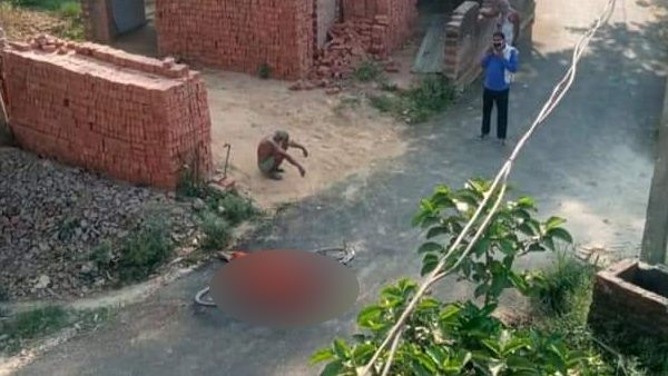 कोरोना के डर से क‍िसी ने नहीं की मदद, अंत‍िम संस्‍कार से भी रोका