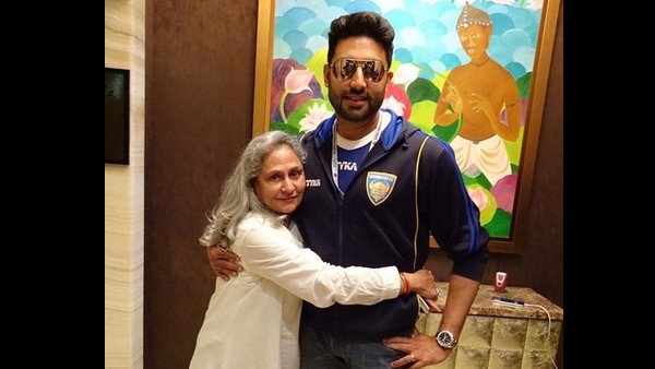 बेटे अभिषेक ने कहा-'Love You मां' बेटे अभिषेक ने कहा-'Love You मां'