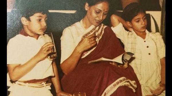 बाल हुए सफेद लेकिन नहीं बदली जया की मुस्कान बाल हुए सफेद लेकिन नहीं बदली जया की मुस्कान