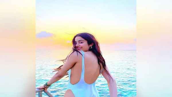 जान्‍हवी कपूर के बोल्‍ड अवतार देख फैंस हुए दीवानें 