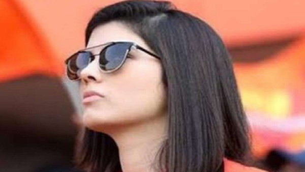 सोशल मीडिया पर छाई 'मिस्ट्री गर्ल' सोशल मीडिया पर छाई 'मिस्ट्री गर्ल'