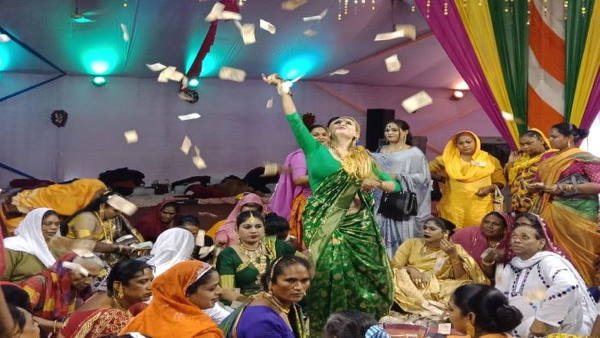 जयपुर की किन्नर लैला ने मथुरा की किन्नर ने सोनम को बेटी बनाया जयपुर की किन्नर लैला ने मथुरा की किन्नर ने सोनम को बेटी बनाया