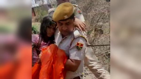 कांस्टेबल किशन गोपाल ने मां-बेटे को बचाया