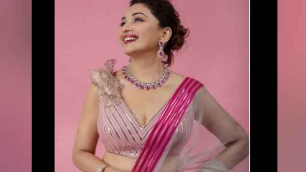 माधुरी दीक्षित ने पिंग लहंगे के साथ गहरे गले के ब्लाउज में ढाया कहर माधुरी दीक्षित ने पिंग लहंगे के साथ गहरे गले के ब्लाउज में ढाया कहर