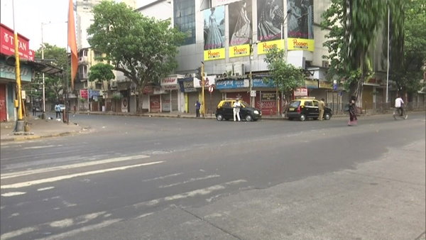 Maharashtra lockdown : Roads deserted and shops closed, Mumbai Marine Drive listened also due to covid 19 ​lockdown