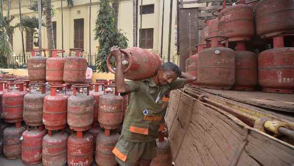 3. एलपीजी पर 10 रुपये की कटौती