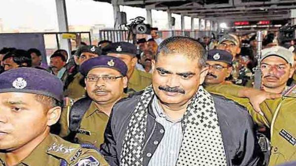 शहाबुद्दीन के घर से मिली थी पाकिस्तानी एके-47 शहाबुद्दीन के घर से मिली थी पाकिस्तानी एके-47