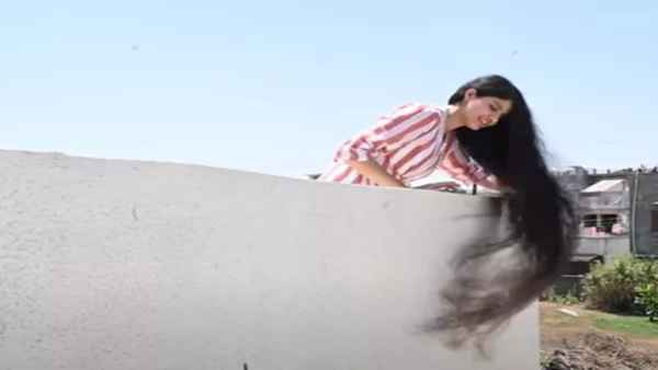 नीलांशी पटेल ने इस नेक काम के लिए दान किए अपने 6 फीट लंबे बाल नीलांशी पटेल ने इस नेक काम के लिए दान किए अपने 6 फीट लंबे बाल