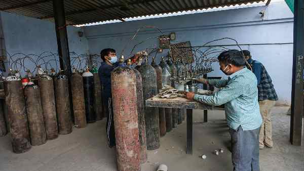 मेडिकल ऑक्सीजन के सरप्लस उत्पादन के बावजूद संकट क्यों ?