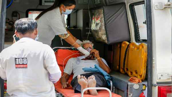 अस्पतालों में ऑक्सीजन और वेंटिलेटर सपोर्ट वाले मरीजों का आंकड़ा