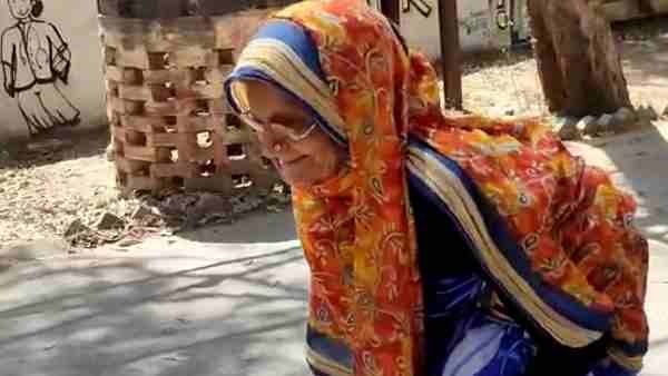 समाजसेवा में लगाते हैं कमाई का आधा हिस्सा समाजसेवा में लगाते हैं कमाई का आधा हिस्सा