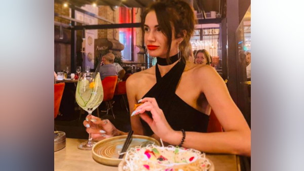 घर वालों से झूठ बोलकर दुबई गई थीं याना घर वालों से झूठ बोलकर दुबई गई थीं याना