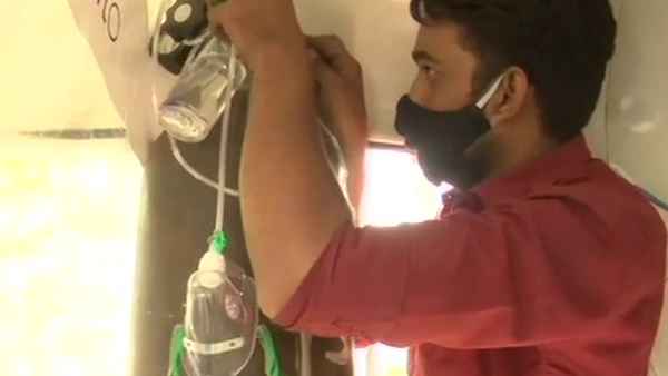 जावेद खान निशुल्‍क अस्‍पताल ले जा रहे हैं 