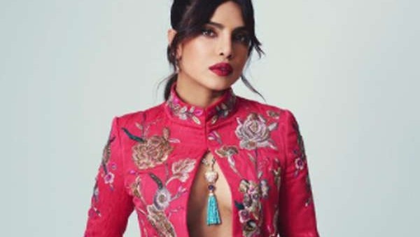 पति संग रेड कारपेट पर आईं और छा गईं प्रियंका चोपड़ा