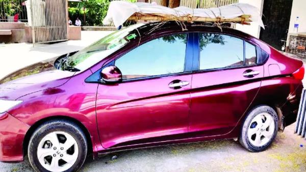 कार पर छत पर स‍िर्फ अर्थी थी, शव नहीं