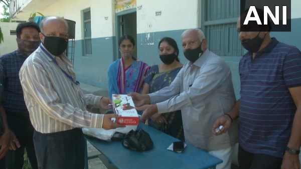 बीते 24 घंटों में देश में 93,249 नए कोरोना के केस