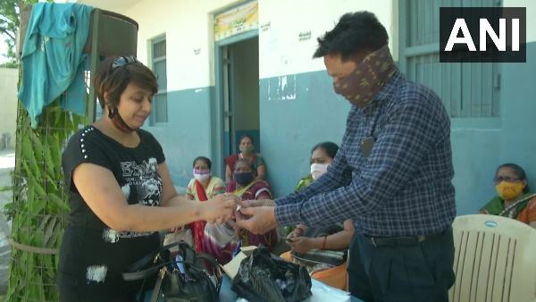 देशभर में टीकाकरण अभियान जारी