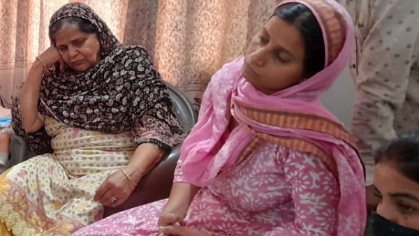 पत्नी की PM से अपील, अभिनंदन की तरह मेरे पति को भी वापस ले आईए पत्नी की PM से अपील, अभिनंदन की तरह मेरे पति को भी वापस ले आईए