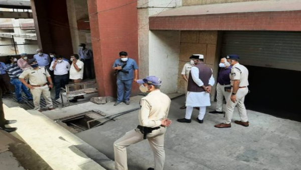 ब्लैक में बीस हजार रुपए में बिक रहा रेमडेसिविर इंजेक्शन ब्लैक में बीस हजार रुपए में बिक रहा रेमडेसिविर इंजेक्शन