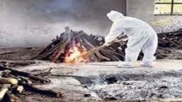 Muslim man travelled 400 km to perform last rites of his Hindu friend who died due to Covid Muslim man travelled 400 km to perform last rites of his Hindu friend who died due to Covid