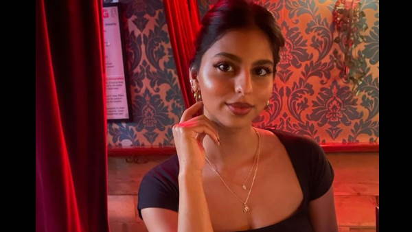  सुहाना ने पहना ओम पैंडेट