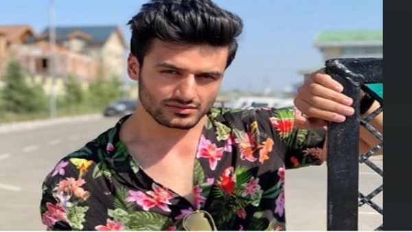 'मैं कश्मीरी हूं और मैं कोई पत्थर फेंकने वाला नहीं हूं'