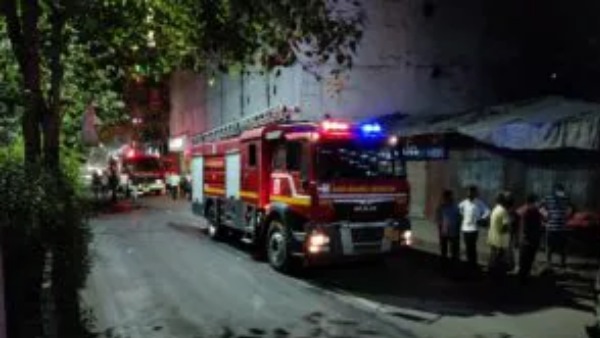 COVID 19 patients rescued after fire broke out in ICU of hospital in Surat COVID 19 patients rescued after fire broke out in ICU of hospital in Surat