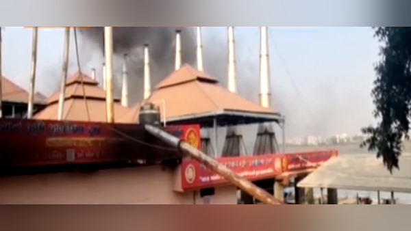 Surat: Crematorium chimney tilts due to overheating amid rush of covid 19 deaths Surat: Crematorium chimney tilts due to overheating amid rush of covid 19 deaths