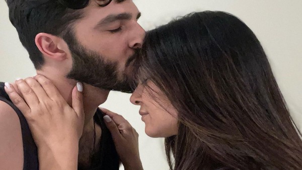 रोहमन के पोस्ट पर सुष्मिता का रिएक्शन रोहमन के पोस्ट पर सुष्मिता का रिएक्शन