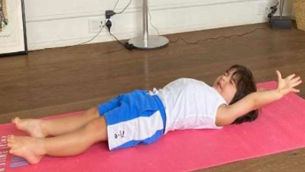 तैमूर की इस फोटो पर फैंस के साथ-साथ सेलेब्स भी खूब रिएक्ट कर रहे हैं तैमूर की इस फोटो पर फैंस के साथ-साथ सेलेब्स भी खूब रिएक्ट कर रहे हैं