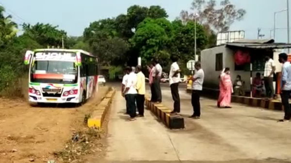 सड़क 30 मार्च को बनाकर तैयार हो गई