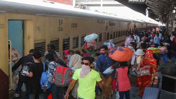 04476 नई दिल्ली- भागलपुर स्पेशल ट्रेन 04476 नई दिल्ली- भागलपुर स्पेशल ट्रेन