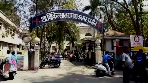 मरीजों को अस्पतालों में बेड नहीं मिल रहे मरीजों को अस्पतालों में बेड नहीं मिल रहे