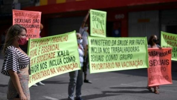 वैक्सीन के लिए वेश्याओं की हड़ताल