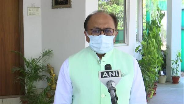 Migrant workers at Delhi border: UP CM Yogi sent buses to bring 1 lakh people to their native places Migrant workers at Delhi border: UP CM Yogi sent buses to bring 1 lakh people to their native places